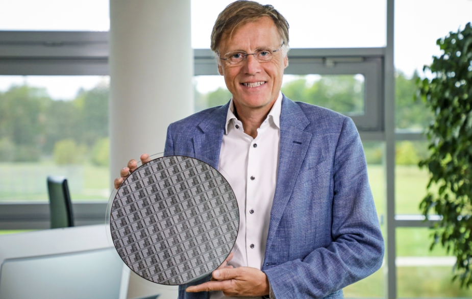 Infineon stellt den weltweit ersten 300-mm-Power-GaN-Wafer vor